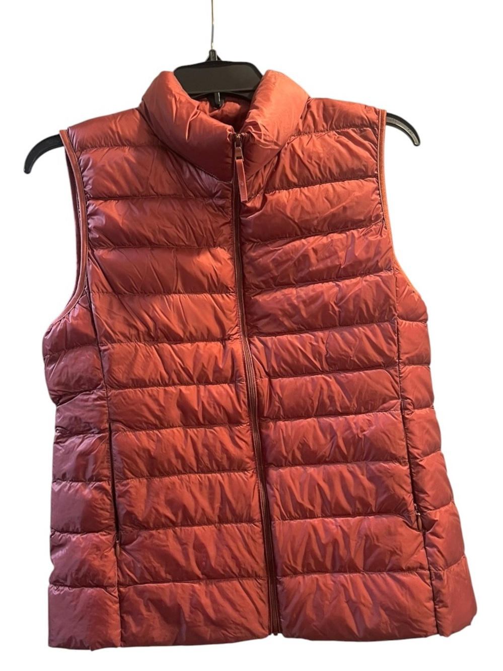 Uniqlo Lightweight Quilted Vest in Coral Red NWOT - Picture 2 of 6